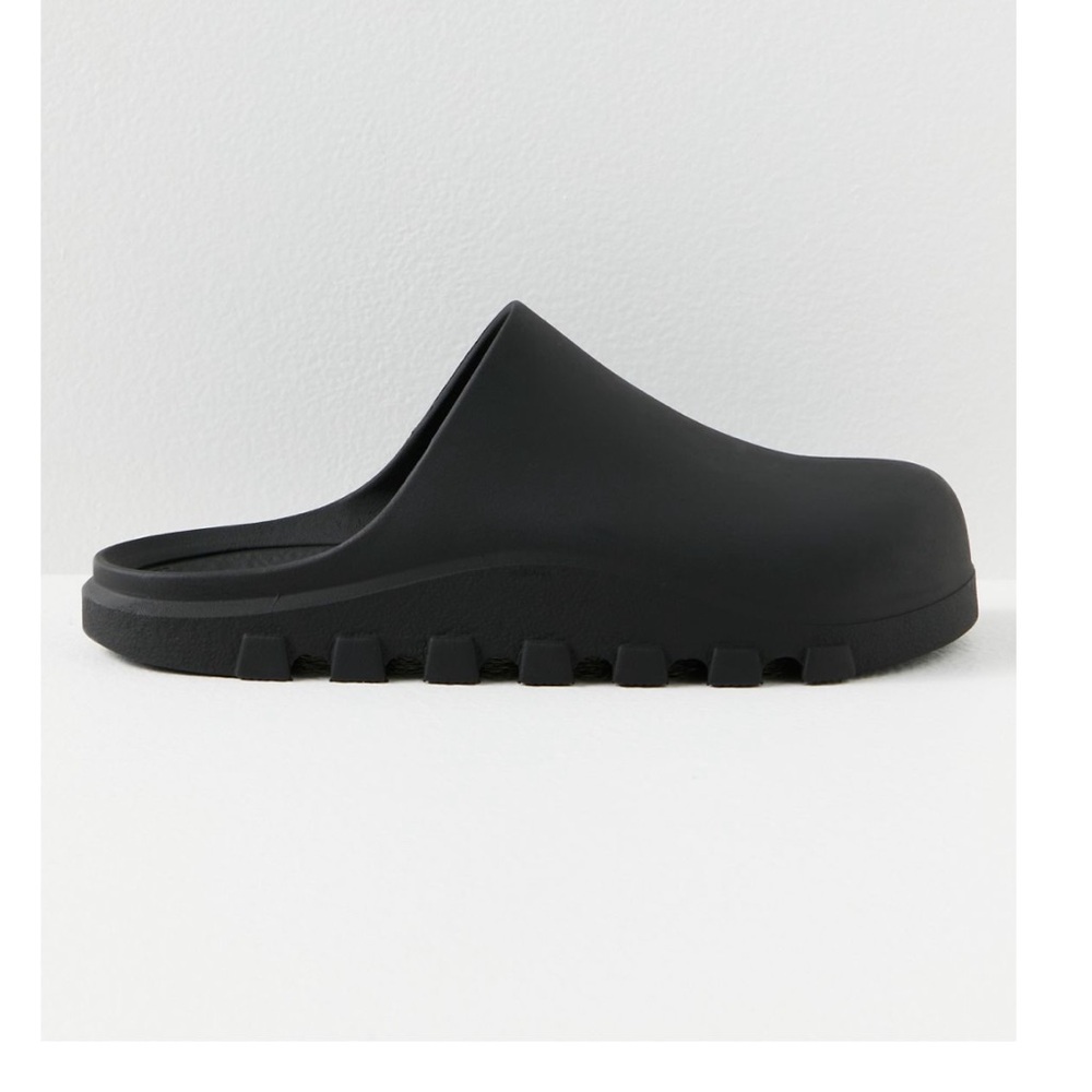 FP Movement Chunky Black Slip-On Clogs - Picture 3 of 8